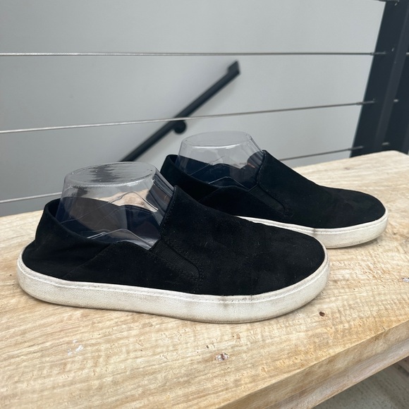 Steve Madden fayna black suede slip on low top sneaker casual athleisure rare 9 - Picture 1 of 8